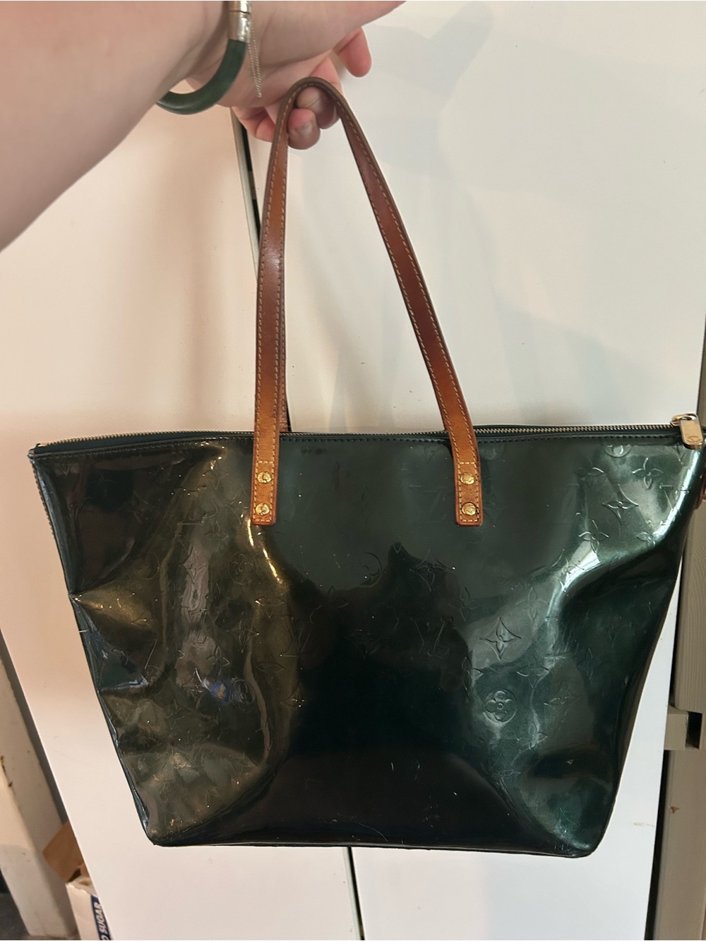 Louis Vuitton Bellevue patent leather vernis tote bag in black - Picture 3 of 8